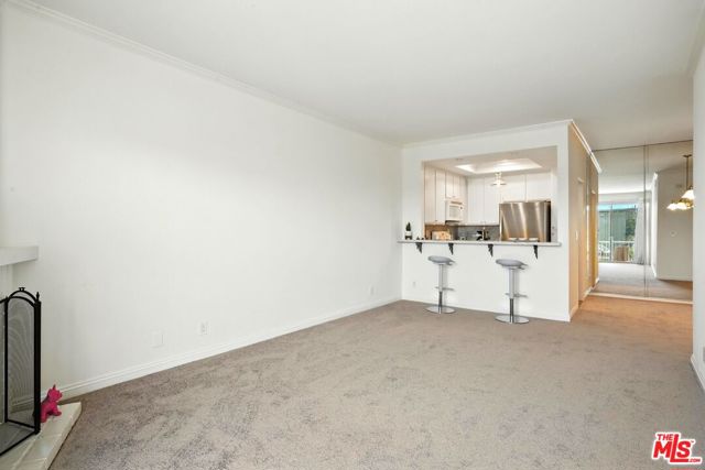 8505 Gulana Avenue, Playa del Rey CA: https://media.crmls.org/mediaz/9f19d2dd-86c3-4f4e-8a5e-749989aefe71.jpg
