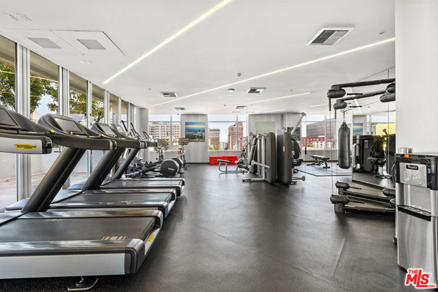 1050 S Grand Avenue, Los Angeles CA: https://media.crmls.org/mediaz/9f1a1b8a-64a9-4945-8ec5-8253d0ff658e.jpg
