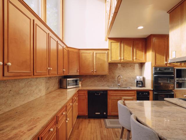 6009 Mimulus, Rancho Santa Fe CA: https://media.crmls.org/mediaz/9f1a6da3-954f-47ad-8529-3adcc00f1dfb.jpg