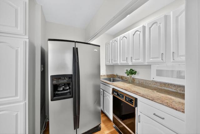 72 Cresta Vista Drive, San Francisco CA: https://media.crmls.org/mediaz/9f1aa5a9-c4d8-4767-a42b-c58845fd1c41.jpg