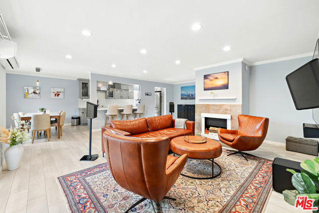 1228 14th Street, Santa Monica CA: https://media.crmls.org/mediaz/9f1ad3ef-89bb-4e30-8b3e-26ea8ac39a06.jpg