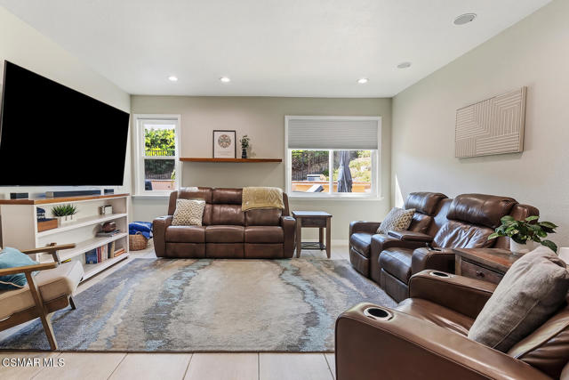 5625 Maricopa Drive, Simi Valley CA: https://media.crmls.org/mediaz/9f1b144e-309e-425e-9981-6349014b240f.jpg