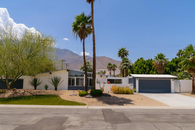 2845 E Wyman Drive, Palm Springs CA: https://media.crmls.org/mediaz/9f1b28fb-9bfb-4f1e-96c7-d4fd9c67654d.jpg