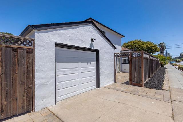 1032 Toyon Drive, Burlingame CA: https://media.crmls.org/mediaz/9f1b39a7-d6d2-4dd3-91f3-7463de489aea.jpg