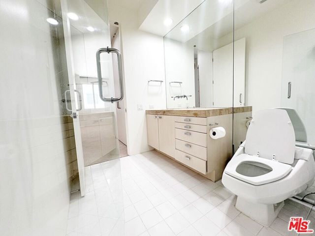 3505 Ocean Front Walk, Marina del Rey CA: https://media.crmls.org/mediaz/9f1c7ae8-c789-46d4-bf8a-37b0cb418a8f.jpg
