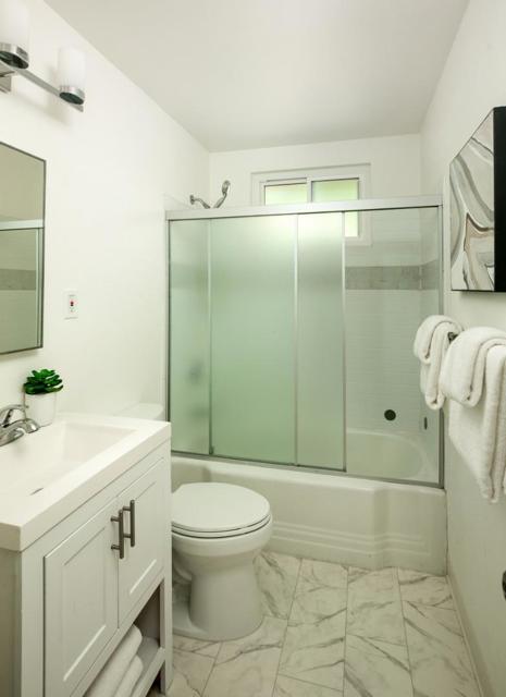 1840 Santa Cruz Avenue, Menlo Park CA: https://media.crmls.org/mediaz/9f1c92cb-32cd-4712-9d1a-60aafffbd7e1.jpg