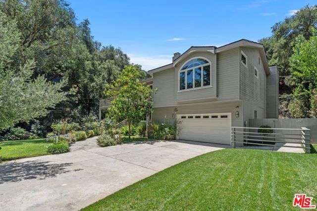 24753 Mulholland Highway, Calabasas CA: https://media.crmls.org/mediaz/9f1cd08f-efcc-48de-913c-86506b669e0f.jpg