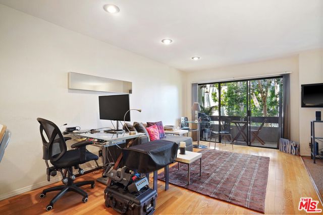 950 North KINGS Road, 221 photo 6
