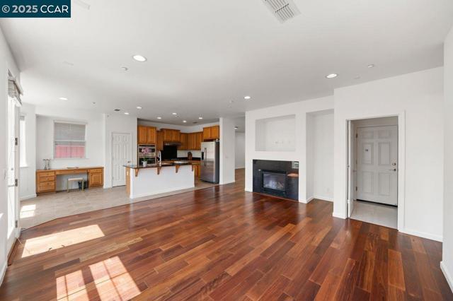 35970 Green Street, Union City CA: https://media.crmls.org/mediaz/9f1dd6c4-b7b6-4d1e-8fb2-989ccceea0f0.jpg