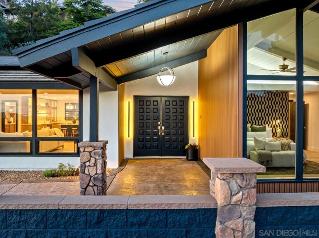 4911 Beaumont Dr, La Mesa CA: https://media.crmls.org/mediaz/9f1e2935-1c16-4311-9ea9-d53bf3686d04.jpg