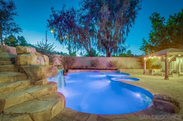 14590 Kent Hill Way, Poway CA: https://media.crmls.org/mediaz/9f1e5a92-8d72-4335-937f-ea1396c736cc.jpg