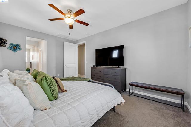 1589 Friendly St, Manteca CA: https://media.crmls.org/mediaz/9f1f23dc-eed9-488a-a5eb-6902ed07aafe.jpg