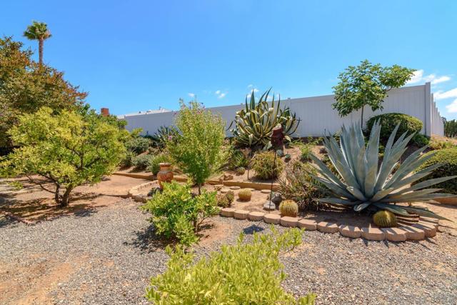 16498 Roca Dr, San Diego CA: https://media.crmls.org/mediaz/9f1f99c5-8ee5-4593-872f-b10ad8cc0404.jpg