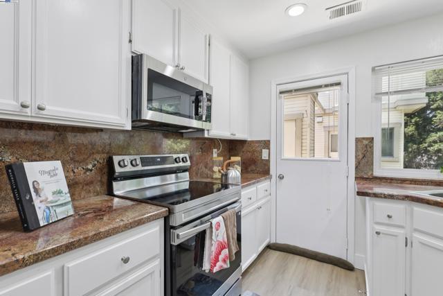 963 La Mesa Ter, Sunnyvale CA: https://media.crmls.org/mediaz/9f1fa8a6-99d7-4713-90d0-1f072b9df22a.jpg