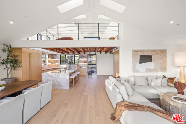 2530 Beverley Avenue, Santa Monica CA: https://media.crmls.org/mediaz/9f202a72-d10b-4e3e-b77b-bb1a653a1846.jpg