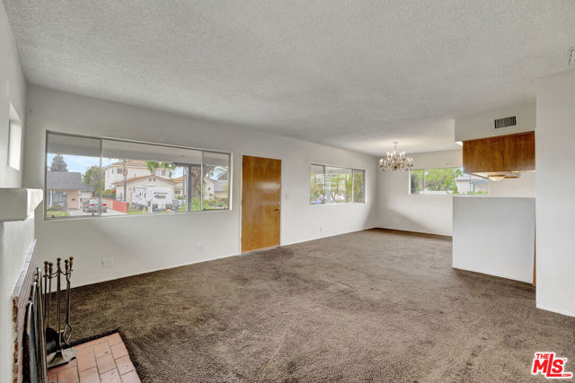 9855 Emperor Avenue, Arcadia CA: https://media.crmls.org/mediaz/9f204101-8c28-4a53-968a-58cefed9957d.jpg