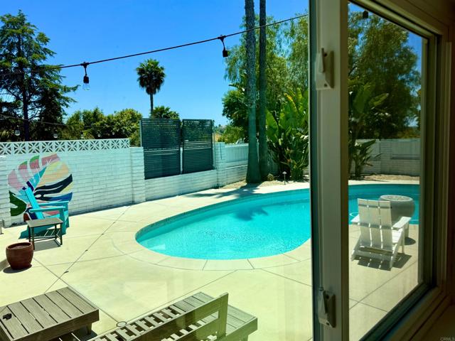 1461 Sunrise Drive, Vista CA: https://media.crmls.org/mediaz/9f2161c1-b318-493d-acd6-09cb0395a07e.jpg
