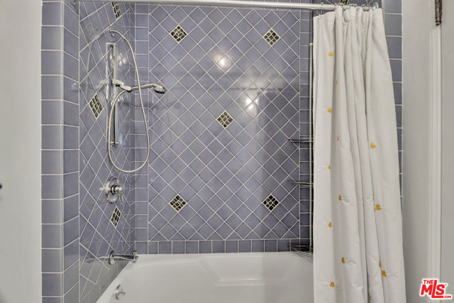 1107 Alfred, Los Angeles CA: https://media.crmls.org/mediaz/9f21910f-4496-4cca-9464-d77c176764dd.jpg