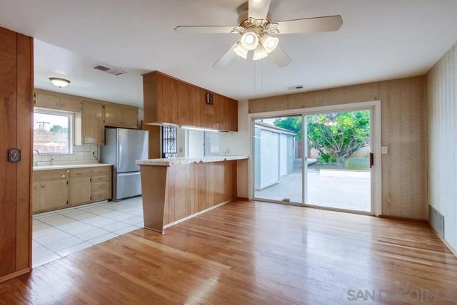 1354 Chalcedony St, San Diego CA: https://media.crmls.org/mediaz/9f2281aa-9301-4636-86e3-37178ba4edf8.jpg
