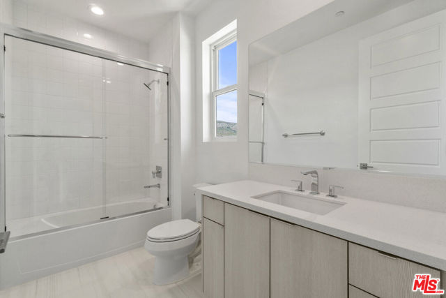 20115 W Galway Lane, Porter Ranch CA: https://media.crmls.org/mediaz/9f228ec0-b07c-4030-8351-e4fd53e549d7.jpg