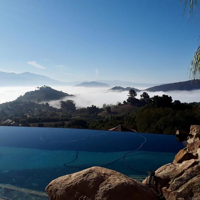 944 Rainbow Crest Road, Fallbrook CA: https://media.crmls.org/mediaz/9f22908f-aa11-47f4-9e72-abf3a4a982af.jpg