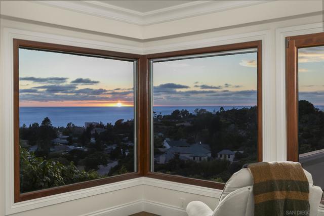 6404 La Jolla Scenic Drive S, La Jolla CA: https://media.crmls.org/mediaz/9f239a74-1ef6-4509-aa0b-3197786aaa2e.jpg