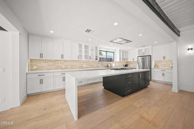 9518 Forbes Avenue, Northridge CA: https://media.crmls.org/mediaz/9f23f03f-0408-4633-9e55-55f78d03bd1a.jpg