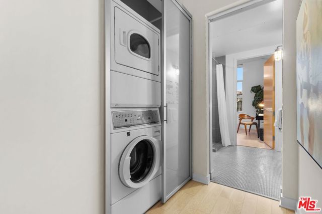 4080 Glencoe Avenue, Marina del Rey CA: https://media.crmls.org/mediaz/9f23fff3-05a6-4e6f-9ac3-532a639d26bc.jpg