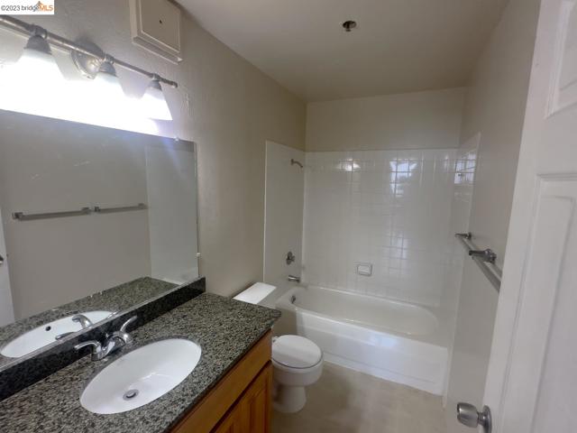 Image 13 of 14 For 555 Pierce St  1520