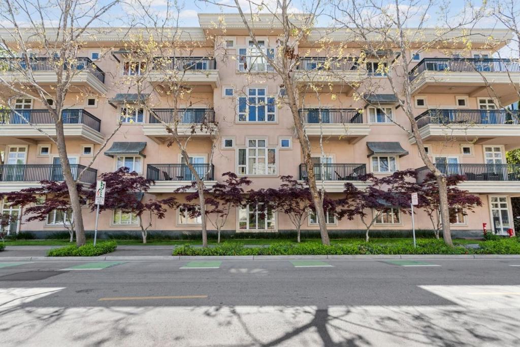 200 Sheridan Avenue #308