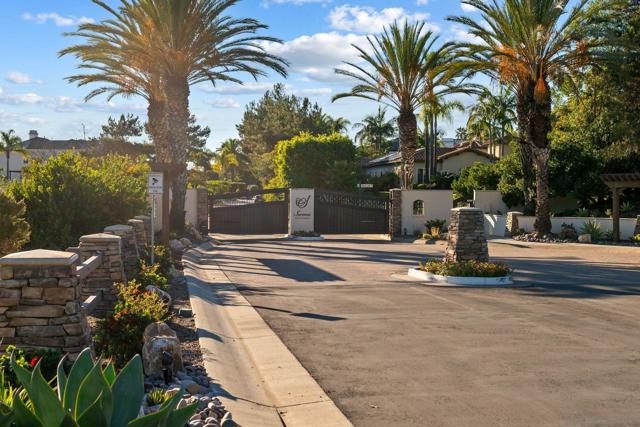 17117 Tallow Tree Lane, San Diego CA: https://media.crmls.org/mediaz/9f265eac-f0ae-4853-9a45-620c27cee260.jpg