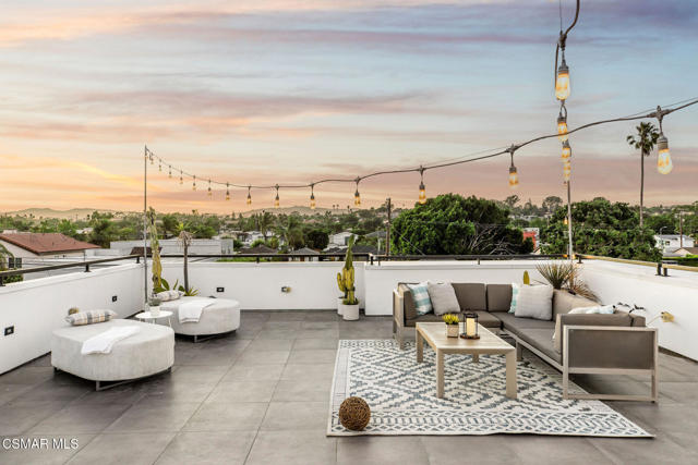 829 Flower Avenue, Venice CA: https://media.crmls.org/mediaz/9f278582-e155-4bcd-9b1f-57e6d162ab84.jpg