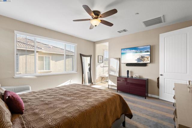 248 Alta St, Brentwood CA: https://media.crmls.org/mediaz/9f27e26b-2109-4767-b3dc-2c9dc45159b4.jpg