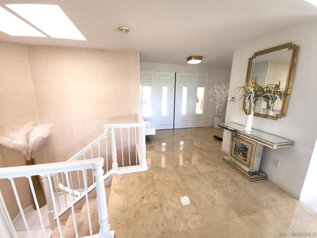 3933 Pinnacle Pl, Escondido CA: https://media.crmls.org/mediaz/9f28255c-3427-4871-a044-b4c4fb0322f8.jpg