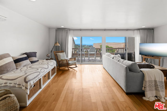 23908 De Ville Way, Malibu CA: https://media.crmls.org/mediaz/9f2863fb-7278-4c8a-80cd-31a21ed97667.jpg