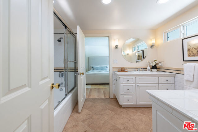 16331 Tudor Drive, Encino CA: https://media.crmls.org/mediaz/9f28804b-fe0e-4610-bc3e-434891c5205e.jpg