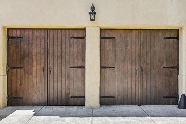2307 Easton Drive, Burlingame CA: https://media.crmls.org/mediaz/9f2882af-ca4e-4e74-81f1-eada347171be.jpg