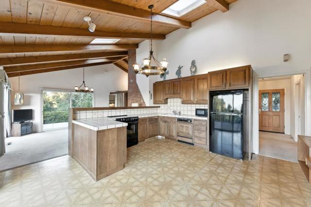 27763 Altamont Circle, Los Altos CA: https://media.crmls.org/mediaz/9f2910b5-ae83-4c3b-88a7-3a02b2d4a42c.jpg