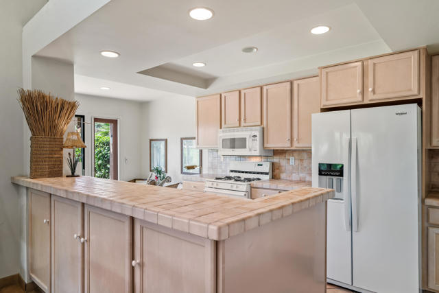 73259 Boxthorn Lane, Palm Desert CA: https://media.crmls.org/mediaz/9f293206-1691-45d0-95b3-fed9acfea617.jpg