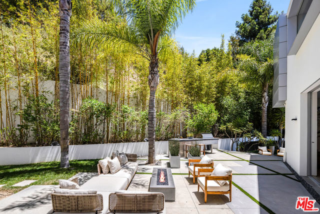 1895 Rising Glen Road, Los Angeles CA: https://media.crmls.org/mediaz/9f2a0ea1-69cf-4c48-84dd-13bba946a628.jpg