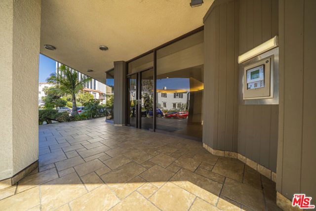 750 S Spaulding Avenue, Los Angeles CA: https://media.crmls.org/mediaz/9f2a4704-ec13-46af-b73d-a931a8b36830.jpg