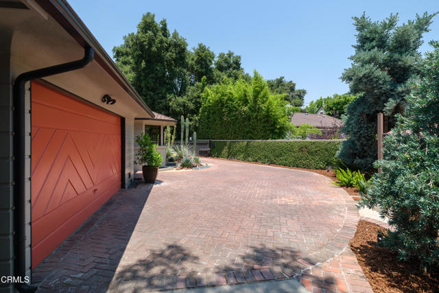 3312 Thorndale Road, Pasadena CA: https://media.crmls.org/mediaz/9f2a7c22-36aa-4aed-a68f-05bee3b92457.jpg