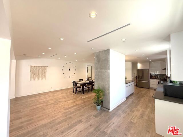 5720 Gentry Avenue, Valley Village CA: https://media.crmls.org/mediaz/9f2ab5f9-7c09-48e5-a7c9-cdc2911e5d04.jpg