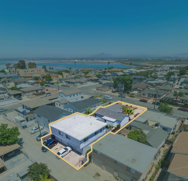 562 564 11Th St, Imperial Beach CA: https://media.crmls.org/mediaz/9f2b48d8-ffad-43c9-93c5-c57775e8342e.jpg