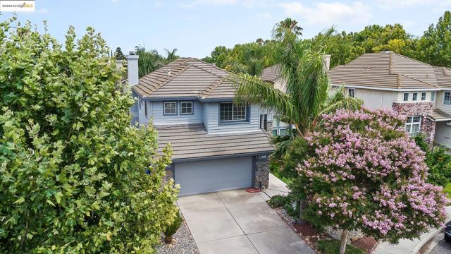 20 Goldmeadow Ct, Brentwood CA: https://media.crmls.org/mediaz/9f2b7c62-b8df-4779-bc6c-040e4d557602.jpg