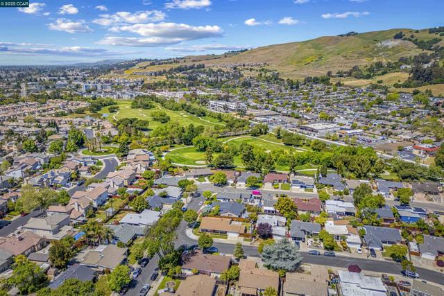 30450 Oakmont Way, Hayward CA: https://media.crmls.org/mediaz/9f2c4f10-6a84-4629-9db3-d8b6e279edeb.jpg