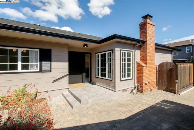 1366 Hansen Ave, Alameda CA: https://media.crmls.org/mediaz/9f2c628c-6e4f-41ef-813d-8e017e43be3b.jpg