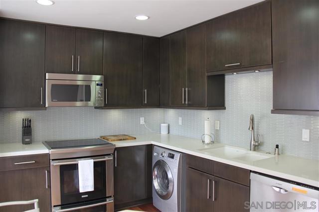 309 Prospect, La Jolla CA: https://media.crmls.org/mediaz/9f2ce7d3-8dc4-435e-b928-af225e1fd33d.jpg