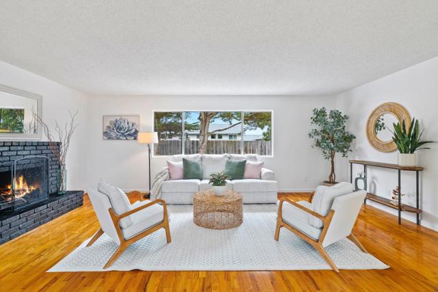 274 Cosky Drive, Marina CA: https://media.crmls.org/mediaz/9f2d2579-eaab-4c93-8d95-c895eb244826.jpg