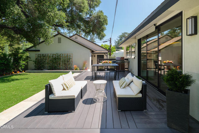 4428 Oakwood Avenue, La Canada Flintridge CA: https://media.crmls.org/mediaz/9f2e2d3e-baf8-4e68-92f8-cf4a10a1079a.jpg